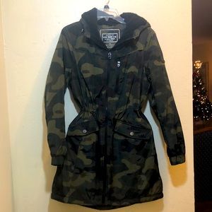 NWOT Lucky 🍀 Brand Warm Rain Coat Size M.